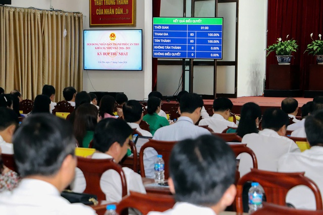 Kỳ họp thứ nhất HĐND TP Cần Thơ khóa XI bầu các chức danh lãnh đạo HĐND, UBND thành phố- Ảnh 8.