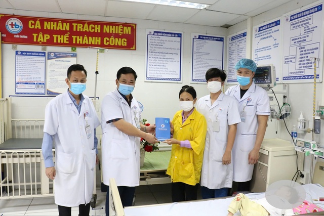 Cứu trẻ dị tật hiếm gặp: Bệnh viện Nhi Thái Bình lần đầu phẫu thuật thành công thoát vị màng não tủy- Ảnh 4.