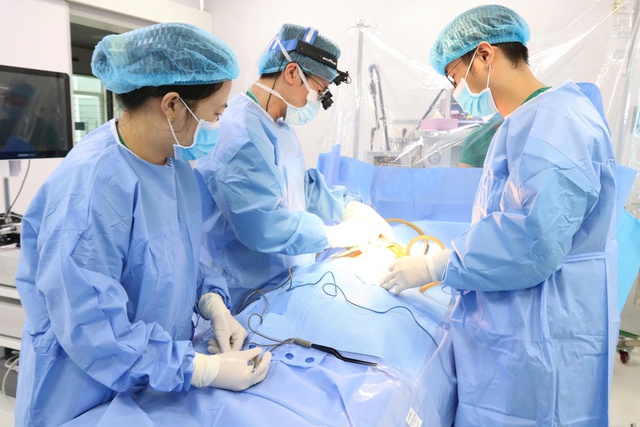 Cứu trẻ dị tật hiếm gặp: Bệnh viện Nhi Thái Bình lần đầu phẫu thuật thành công thoát vị màng não tủy- Ảnh 3.