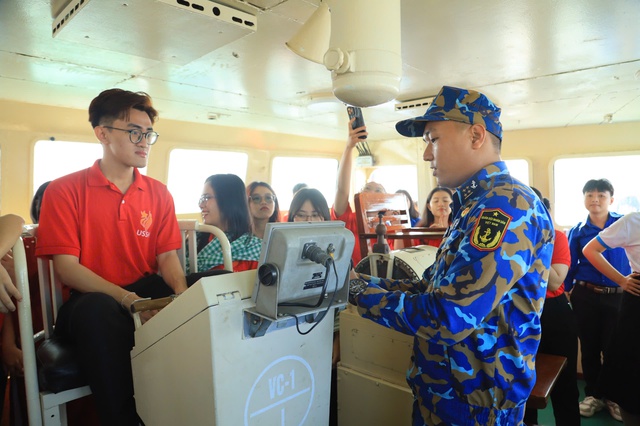 Đoàn cơ quan Đại học Quốc gia TP.HCM “Tiếp bước Đoàn tàu không số, vững niềm tin bảo vệ biển, đảo quê hương”- Ảnh 8.