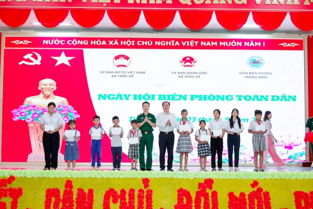 Rộn ràng Ngày hội “Biên phòng toàn dân” năm 2026 tại xã Trần Đề- Ảnh 2. Rộn ràng Ngày hội “Biên phòng toàn dân” năm 2026 tại xã Trần Đề- Ảnh 2.