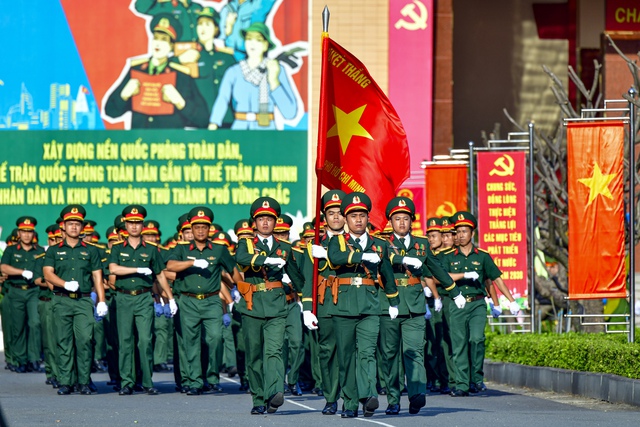 Bộ Tư lệnh TP.HCM ra quân huấn luyện năm 2026 với nhiều màn biểu diễn hoành tráng- Ảnh 2.