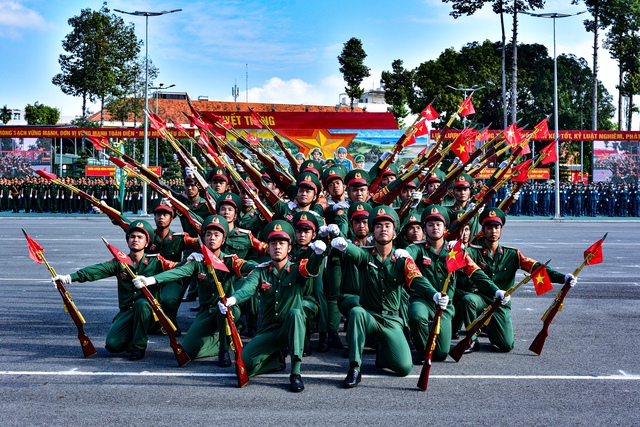 Bộ Tư lệnh TP.HCM ra quân huấn luyện năm 2026 với nhiều màn biểu diễn hoành tráng- Ảnh 8.