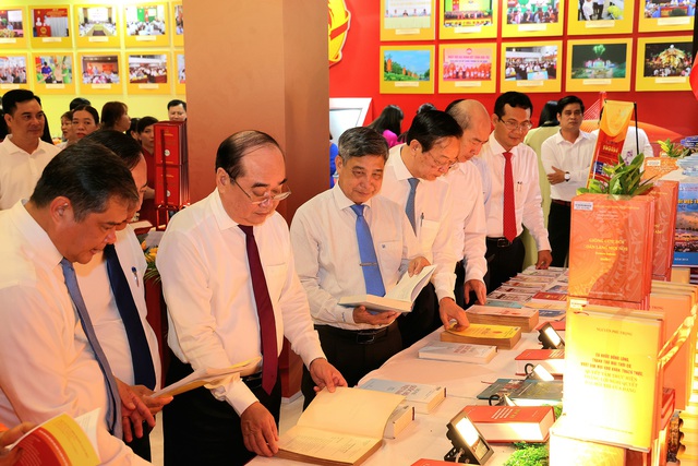 Cần Thơ trưng bày chuyên đề Bầu cử ĐBQH và HĐND: “Ý Đảng - Lòng dân”- Ảnh 2.