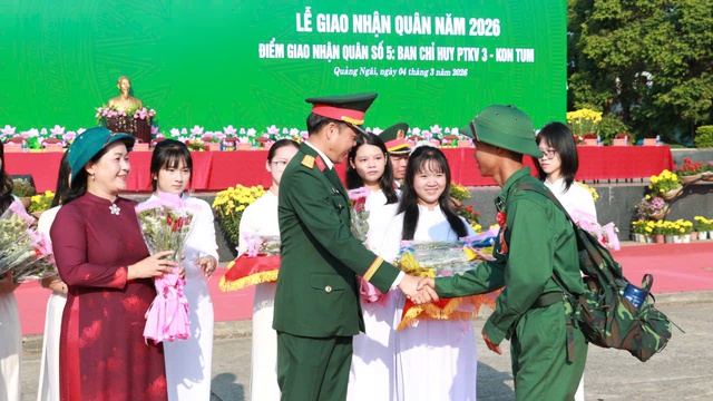 Tuổi trẻ Quảng Ngãi nô nức tòng quân- Ảnh 6.