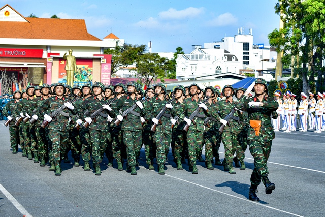 Bộ Tư lệnh TP.HCM ra quân huấn luyện năm 2026 với nhiều màn biểu diễn hoành tráng- Ảnh 1.