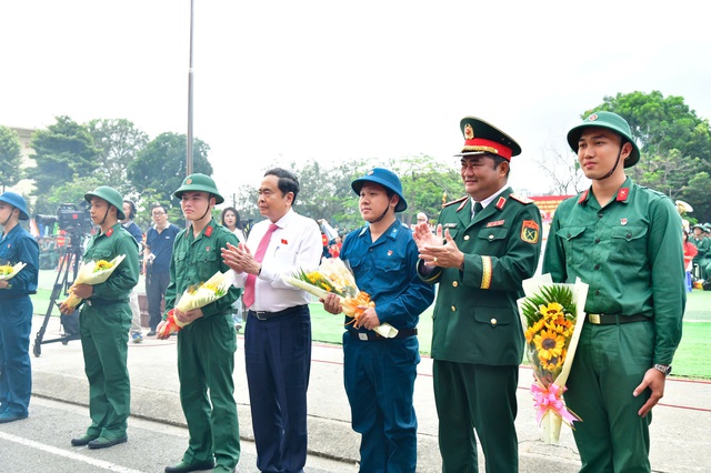 9.105 công dân TP.HCM hăng hái lên đường nhập ngũ- Ảnh 2.