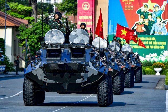 Bộ Tư lệnh TP.HCM ra quân huấn luyện năm 2026 với nhiều màn biểu diễn hoành tráng- Ảnh 4.