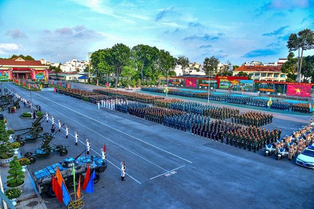 Bộ Tư lệnh TP.HCM ra quân huấn luyện năm 2026 với nhiều màn biểu diễn hoành tráng- Ảnh 9.