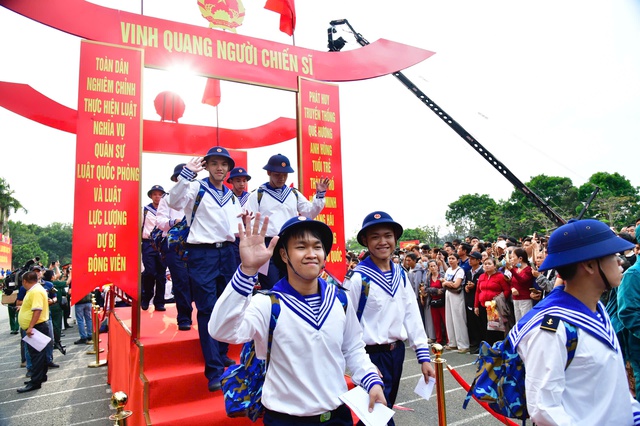 9.105 công dân TP.HCM hăng hái lên đường nhập ngũ- Ảnh 6.