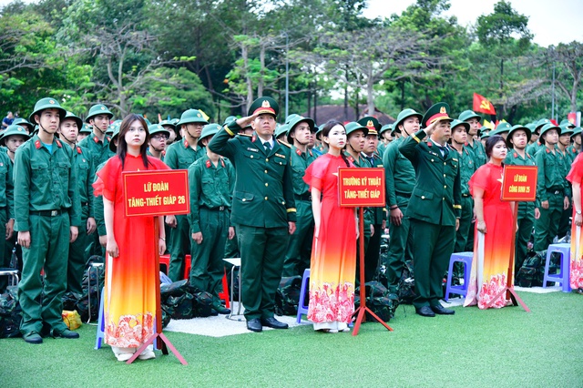 9.105 công dân TP.HCM hăng hái lên đường nhập ngũ- Ảnh 9.