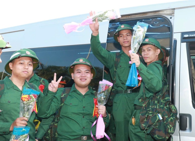 Tuổi trẻ Quảng Ngãi nô nức tòng quân- Ảnh 9.