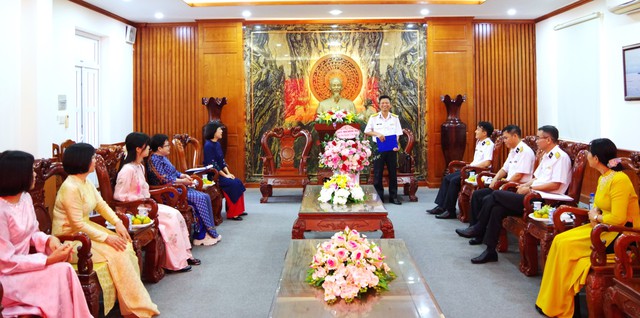 Phụ nữ cơ quan Bộ Tư lệnh Vùng 2 Hải quân vững vàng nơi đầu sóng- Ảnh 1.