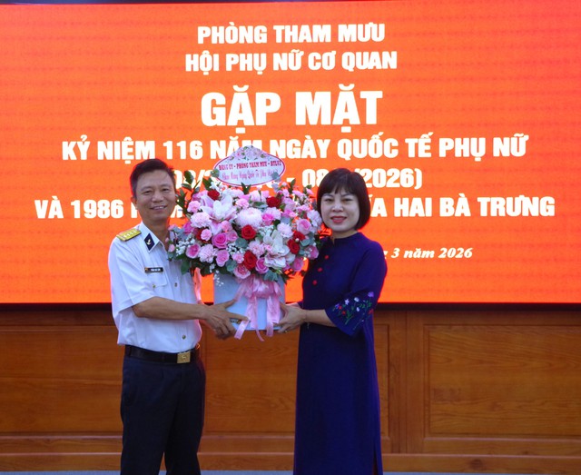 Phụ nữ cơ quan Bộ Tư lệnh Vùng 2 Hải quân vững vàng nơi đầu sóng- Ảnh 2.