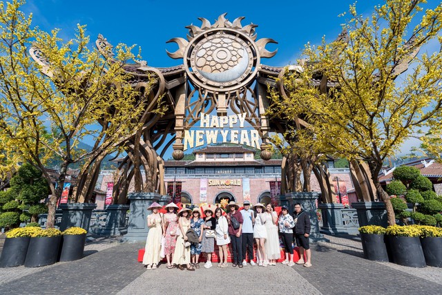 Khách miền Trung - Tây Nguyên đến Ba Na Hills tăng hơn 60%- Ảnh 1.