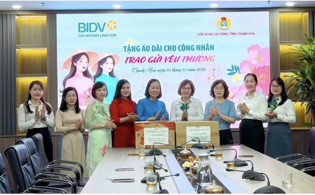 BIDV Chi nhánh Lam Sơn: Trao tặng áo dài, lan tỏa yêu thương tới nữ công nhân lao động- Ảnh 2.