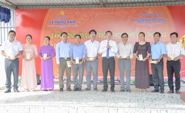 Đại tướng Lê Hồng Anh dự Lễ khởi công xây dựng công trình Trường THCS - THPT Vĩnh Thuận- Ảnh 5.