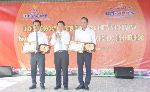 Đại tướng Lê Hồng Anh dự Lễ khởi công xây dựng công trình Trường THCS - THPT Vĩnh Thuận- Ảnh 4.