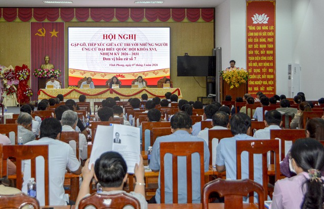 Ứng cử viên ĐBQH khoá XVI đơn vị bầu cử số 7 tiếp xúc cử tri tại xã Vĩnh Phong và Vĩnh Thuận- Ảnh 1.