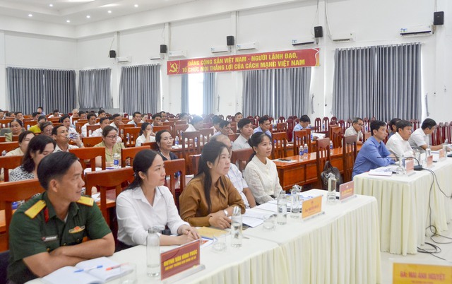 Ứng cử viên ĐBQH khoá XVI đơn vị bầu cử số 7 tiếp xúc cử tri tại xã Vĩnh Phong và Vĩnh Thuận- Ảnh 2.