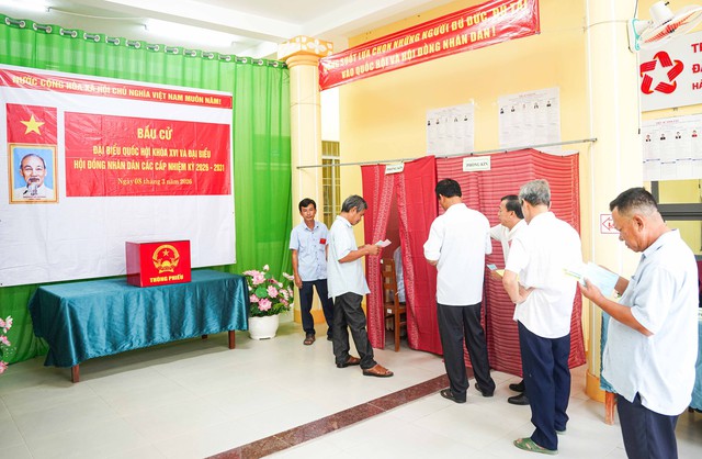 An Giang: Cử tri đặc khu Thổ Châu đi bầu cử sớm- Ảnh 2.