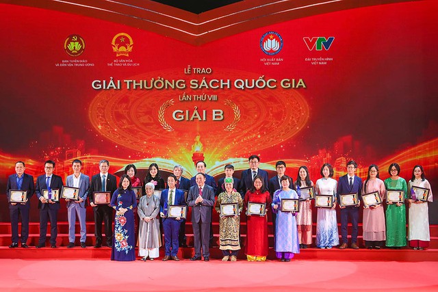 Giải thưởng Sách Quốc gia lần thứ VIII vinh danh 50 tác phẩm tiêu biểu- Ảnh 2. Giải thưởng Sách Quốc gia lần thứ VIII vinh danh 50 tác phẩm tiêu biểu- Ảnh 2.