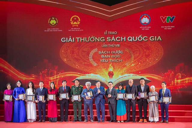 Giải thưởng Sách Quốc gia lần thứ VIII vinh danh 50 tác phẩm tiêu biểu- Ảnh 3. Giải thưởng Sách Quốc gia lần thứ VIII vinh danh 50 tác phẩm tiêu biểu- Ảnh 3.