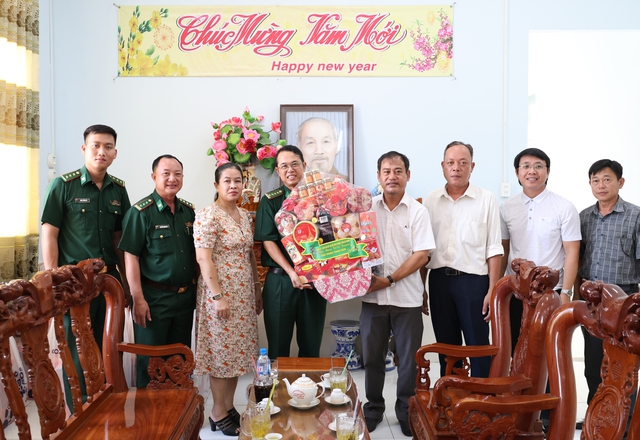 BĐBP tỉnh An Giang thăm, tặng quà nhân dịp Tết Chôl Chnăm Thmây năm 2026- Ảnh 1. BĐBP tỉnh An Giang thăm, tặng quà nhân dịp Tết Chôl Chnăm Thmây năm 2026- Ảnh 1.