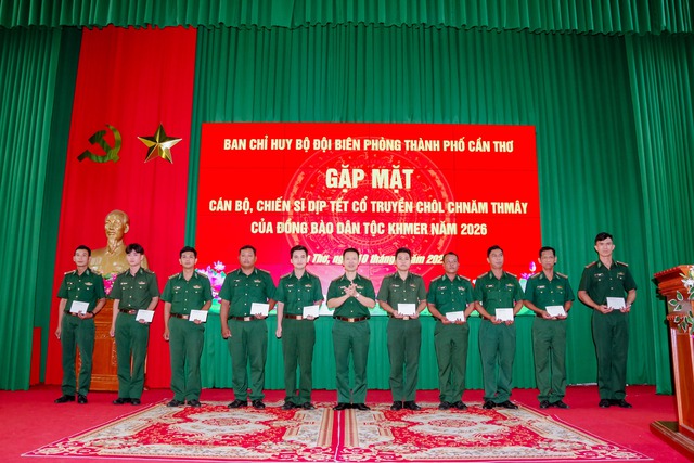 BĐBP TP Cần Thơ gặp mặt cán bộ, chiến sĩ nhân dịp Tết cổ truyền Chôl Chnăm Thmây- Ảnh 2.