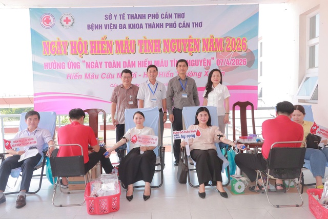 Cán bộ, nhân viên Bệnh viện Đa khoa TP Cần Thơ tham gia hiến máu tình nguyện- Ảnh 1. Cán bộ, nhân viên Bệnh viện Đa khoa TP Cần Thơ tham gia hiến máu tình nguyện- Ảnh 1.