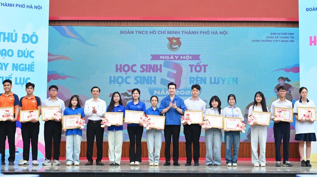 Hà Nội: Tuyên dương “Học sinh 3 rèn luyện”, “Học sinh 3 tốt” tiêu biểu cấp thành phố- Ảnh 2.