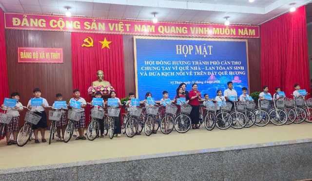 Hội đồng hương TP Cần Thơ chung tay vì quê nhà, lan tỏa an sinh và đưa kịch nói về trên đất quê hương- Ảnh 3. Hội đồng hương TP Cần Thơ chung tay vì quê nhà, lan tỏa an sinh và đưa kịch nói về trên đất quê hương- Ảnh 3.