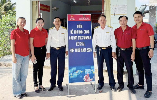 Agribank Vĩnh Thuận Kiên Giang II tuyên truyền, hướng dẫn và hỗ trợ hộ kinh doanh xã Vĩnh Bình - Ảnh 3.