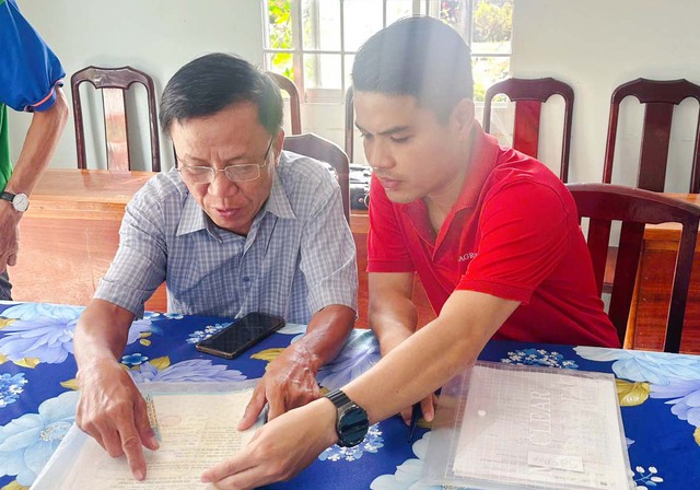 Agribank Vĩnh Thuận Kiên Giang II tuyên truyền, hướng dẫn và hỗ trợ hộ kinh doanh xã Vĩnh Bình - Ảnh 2.