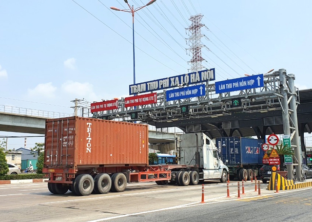TP HCM: Đề xuất miễn phí đường bộ, phí BOT cho xe khách và xe chở hàng- Ảnh 1. TP HCM: Đề xuất miễn phí đường bộ, phí BOT cho xe khách và xe chở hàng- Ảnh 1.