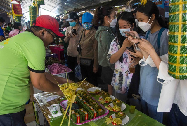 Lễ hội Bánh dân gian Nam Bộ TP. Cần Thơ lần thứ XIII được tổ chức vào dịp Lễ Giỗ Tổ Hùng Vương năm 2026- Ảnh 4. Lễ hội Bánh dân gian Nam Bộ TP. Cần Thơ lần thứ XIII được tổ chức vào dịp Lễ Giỗ Tổ Hùng Vương năm 2026- Ảnh 4.