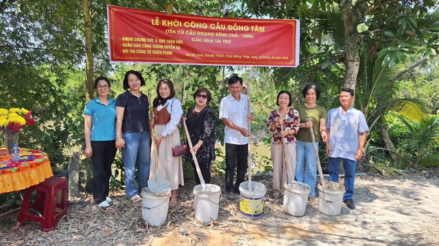 Nhóm Chung Sức, TP.Hồ Chí Minh: Khởi công xây cầu Đồng Tâm tại tỉnh Đồng Tháp
- Ảnh 1. Nhóm Chung Sức, TP.Hồ Chí Minh: Khởi công xây cầu Đồng Tâm tại tỉnh Đồng Tháp
- Ảnh 1.