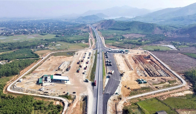 Khẩn trương hoàn thành trạm dừng nghỉ trên tuyến cao tốc Bắc - Nam phía Đông- Ảnh 1.