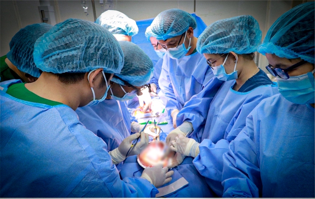 Bệnh viện Đa khoa TP Cần Thơ: Thực hiện thành công kỹ thuật lấy, ghép thận từ người hiến sống- Ảnh 4. Bệnh viện Đa khoa TP Cần Thơ: Thực hiện thành công kỹ thuật lấy, ghép thận từ người hiến sống- Ảnh 4.