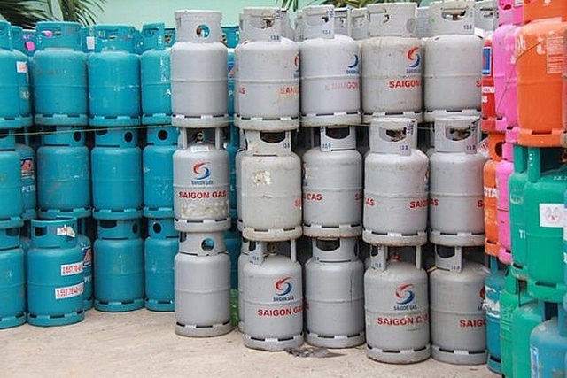 Giá gas đồng loạt giảm- Ảnh 1. Giá gas đồng loạt giảm- Ảnh 1.