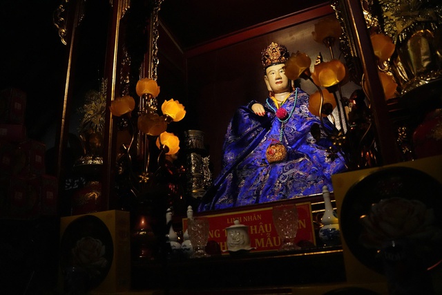 Đặc sắc lễ rước kiệu, rước mão Nguyên phi Ỷ Lan tại lễ hội truyền thống làng Sủi- Ảnh 1. Đặc sắc lễ rước kiệu, rước mão Nguyên phi Ỷ Lan tại lễ hội truyền thống làng Sủi- Ảnh 1.