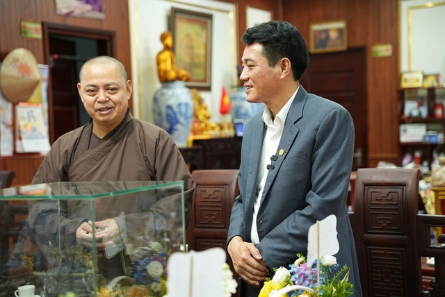 Đặc sắc lễ rước kiệu, rước mão Nguyên phi Ỷ Lan tại lễ hội truyền thống làng Sủi- Ảnh 4. Đặc sắc lễ rước kiệu, rước mão Nguyên phi Ỷ Lan tại lễ hội truyền thống làng Sủi- Ảnh 4.