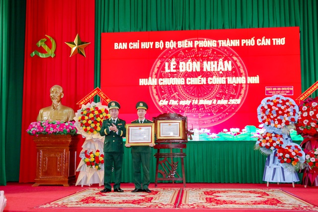 BĐBP TP Cần Thơ đón nhận Huân chương Chiến công hạng Nhì- Ảnh 3.