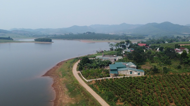 Hồ Khe Lau: “Đánh thức” tiềm năng du lịch sinh thái từ vùng đất yên bình- Ảnh 1. Hồ Khe Lau: “Đánh thức” tiềm năng du lịch sinh thái từ vùng đất yên bình- Ảnh 1.