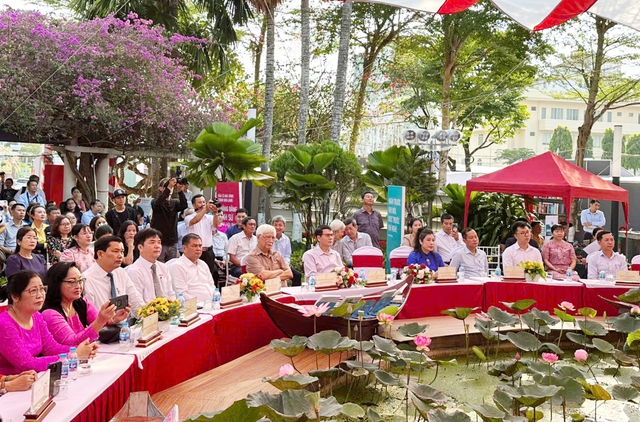 Cần Thơ khai mạc Hội sách lần thứ V năm 2026 với chủ đề “Sách - Tri thức - Khát vọng phát triển đất nước”- Ảnh 1.