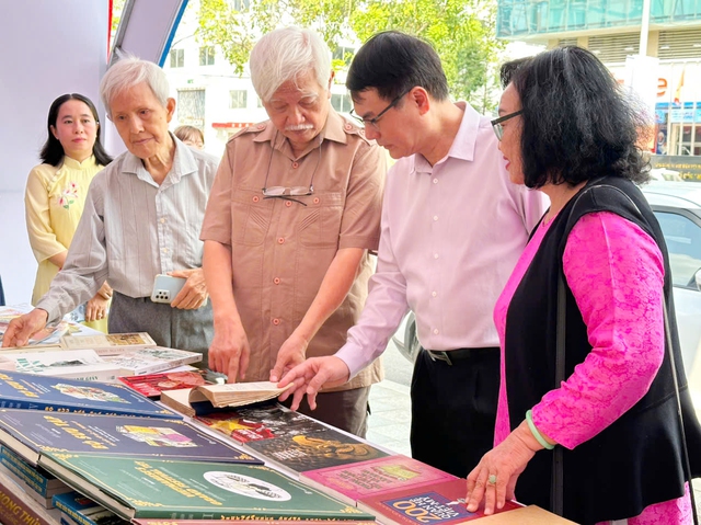 Cần Thơ khai mạc Hội sách lần thứ V năm 2026 với chủ đề “Sách - Tri thức - Khát vọng phát triển đất nước”- Ảnh 12.