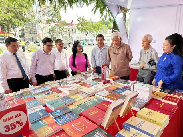 Cần Thơ khai mạc Hội sách lần thứ V năm 2026 với chủ đề “Sách - Tri thức - Khát vọng phát triển đất nước”- Ảnh 15.