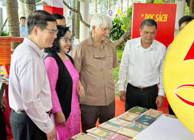 Cần Thơ khai mạc Hội sách lần thứ V năm 2026 với chủ đề “Sách - Tri thức - Khát vọng phát triển đất nước”- Ảnh 7.