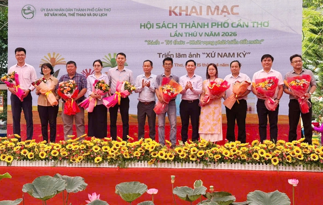 Cần Thơ khai mạc Hội sách lần thứ V năm 2026 với chủ đề “Sách - Tri thức - Khát vọng phát triển đất nước”- Ảnh 4.