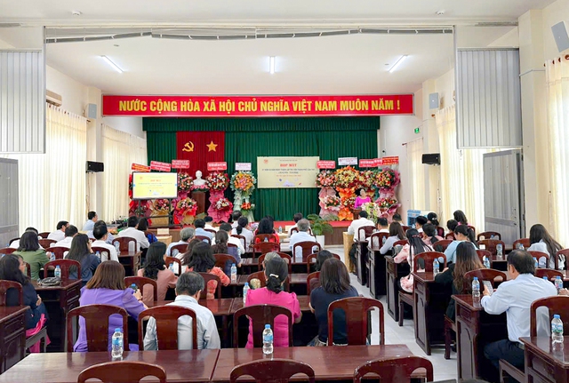 Thư viện TP Cần Thơ họp mặt Kỷ niệm 50 năm Ngày thành lập- Ảnh 1.